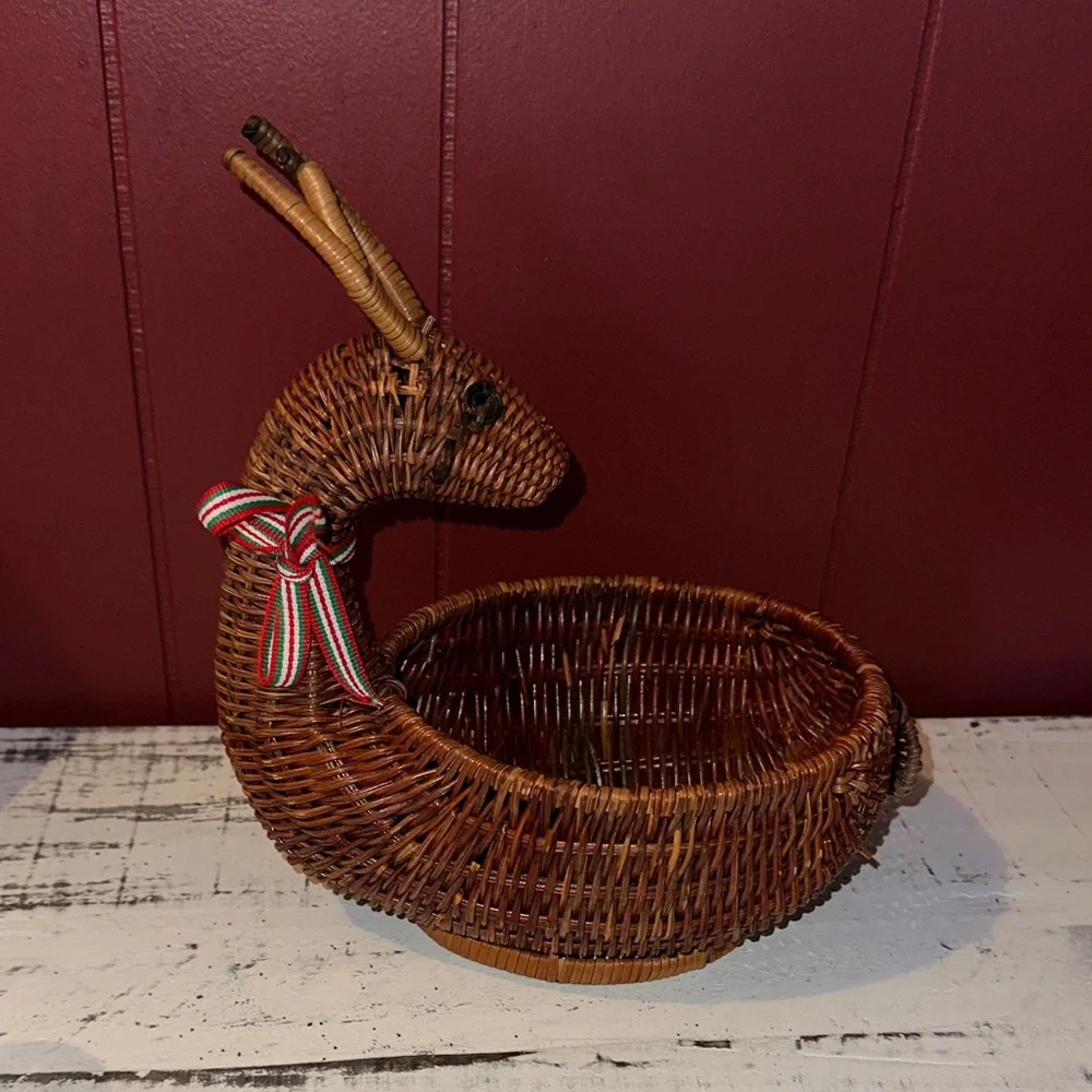 Wicker Reindeer Basket 🎄